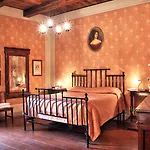 Castello Di Petroia Dimora D'epoca Hotel 4*