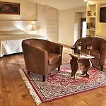 Castello Di Petroia Dimora D'epoca Hotel 4*
