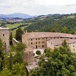 Hotel Castello Di Petroia Dimora D'epoca 4*