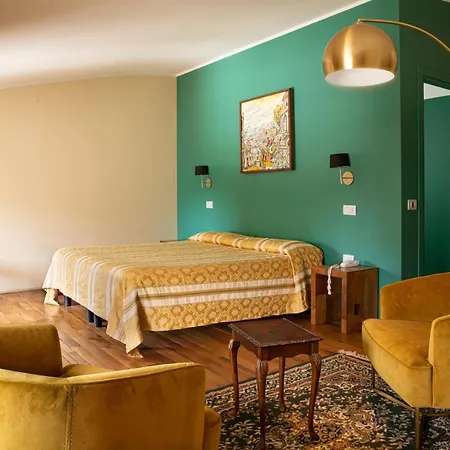 Hotel Castello Di Petroia Dimora D'epoca 4*