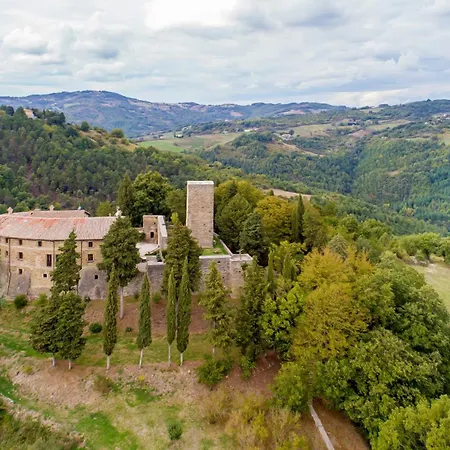 Castello Di Petroia 4*