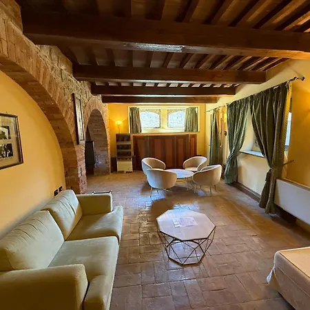 Hotel Castello Di Petroia 4*