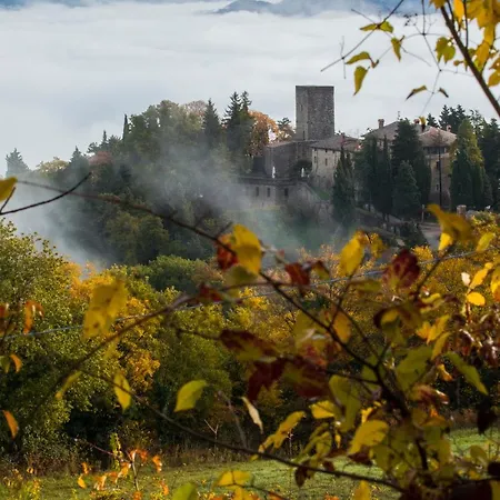 Castello Di Petroia 4*