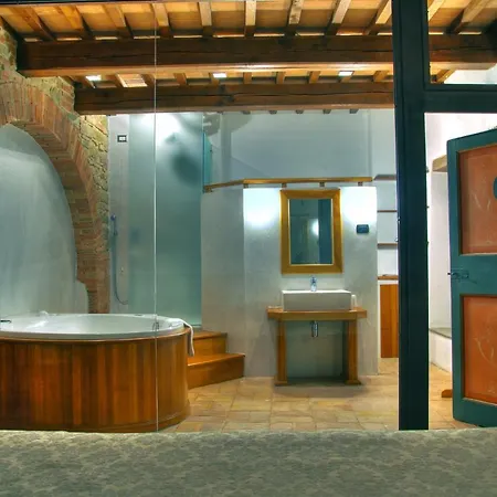 Castello Di Petroia 4*