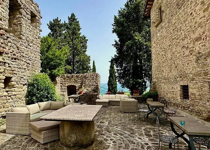 Castello Di Petroia 4*