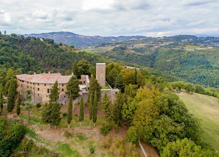 Castello Di Petroia 4*