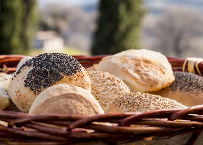 Castello Di Petroia 4*