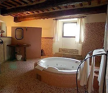 Castello Di Petroia 4*