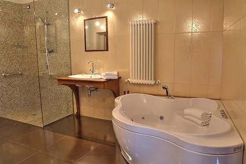 Hotel Castello Di Petroia